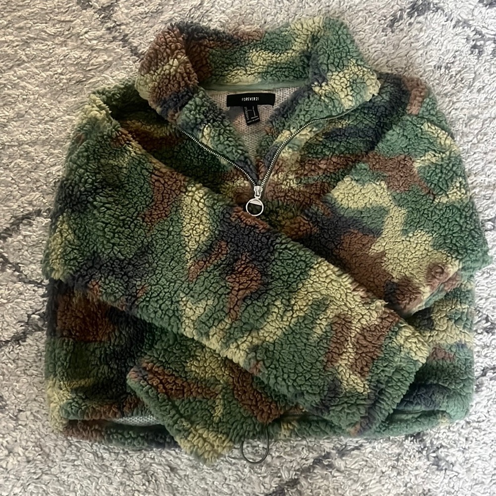 Forever 21 - Cropped Camo Fleece Size S